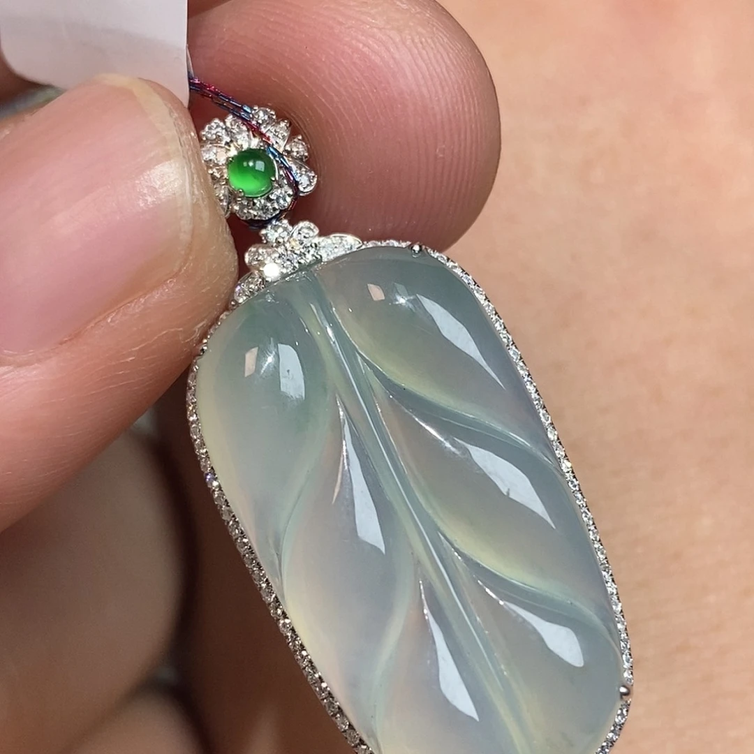 翡翠颈饰18K金镶嵌叶子