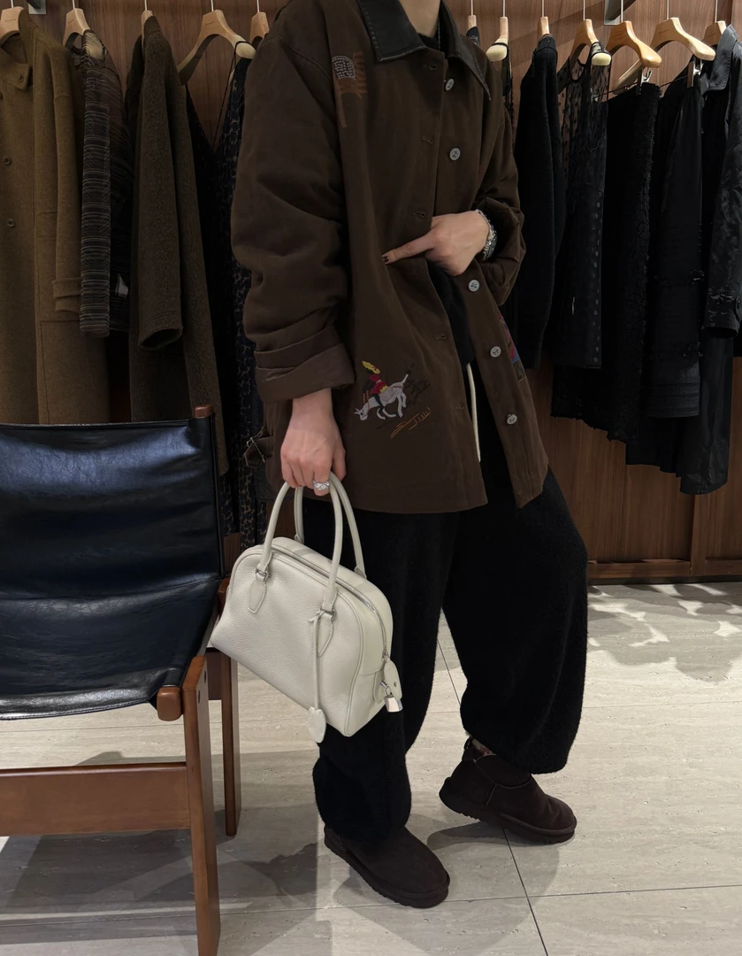 【牛仔很忙】90白鸭绒重工涂鸦刺绣翻领羽绒牛仔外套 J25WT949