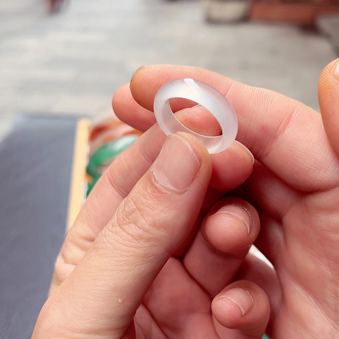 石英质玉未镶嵌手镯