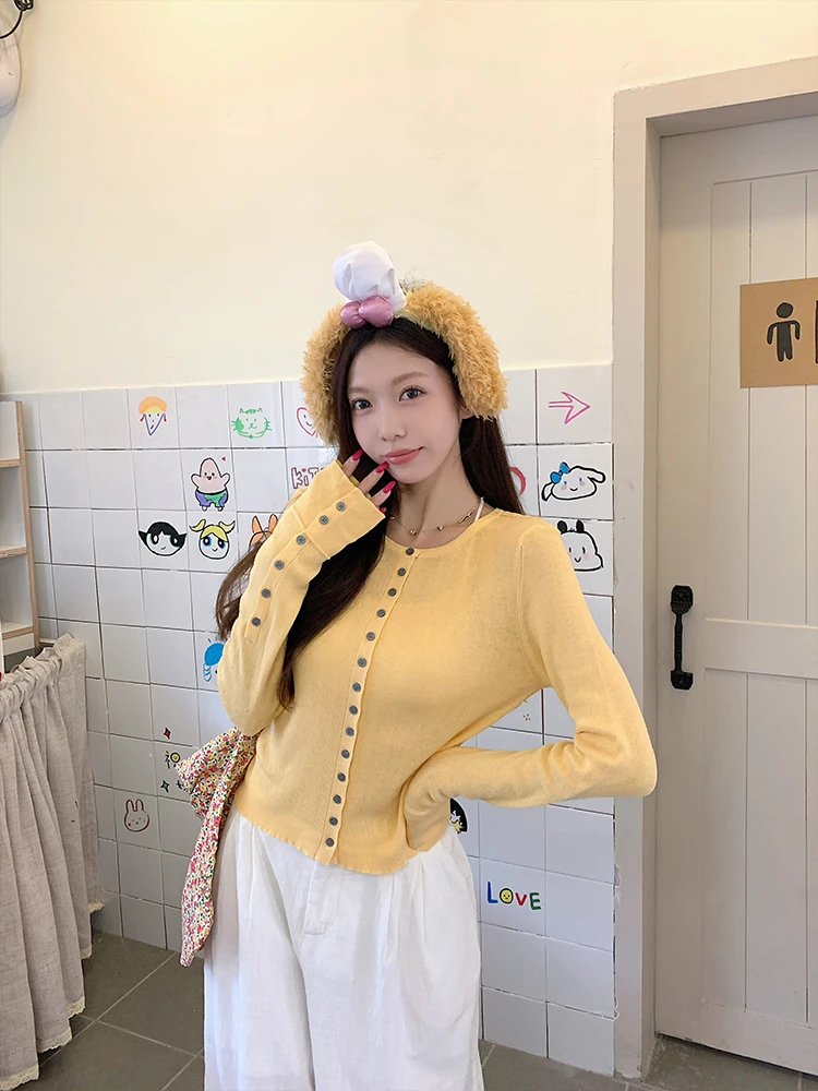 【6-8运补】舒适修身针织开衫女秋季新款显瘦空调外套上衣+白色圆领