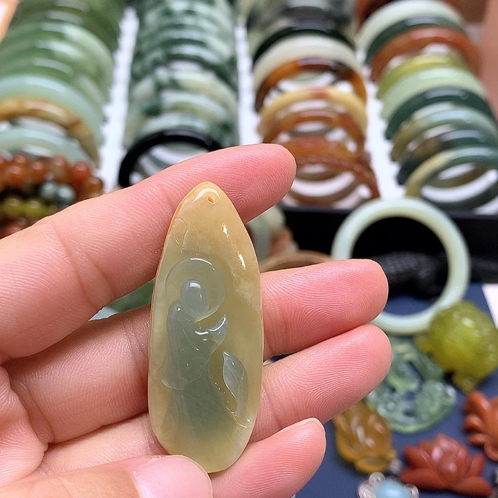 蛇纹石玉挂件未镶嵌多***花