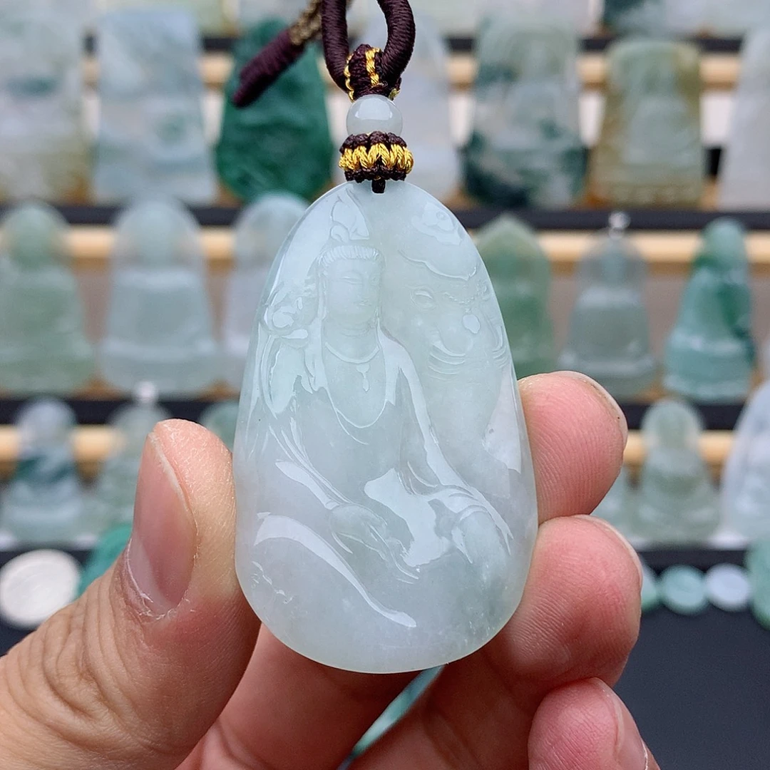 翡翠未镶嵌颈饰普贤菩萨