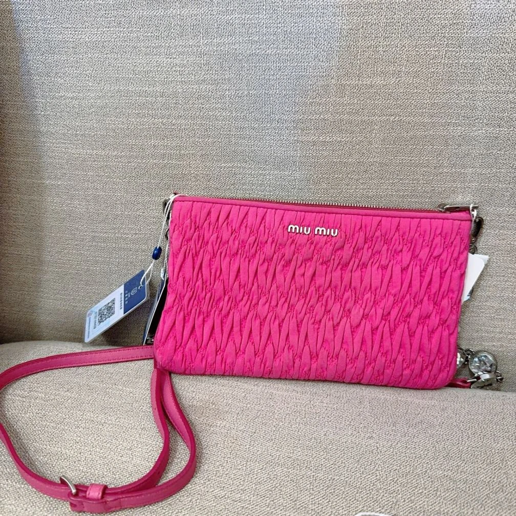 95新 MIU MIU/缪缪 粉色褶皱钻石肩带单肩包 1534 5152