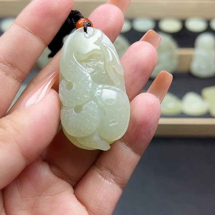 颈饰未镶嵌和田玉