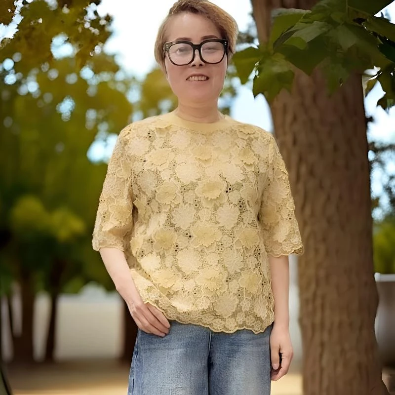 胖姐严选高定圆领蕾丝镂空钩花微透小衫百搭时尚休闲