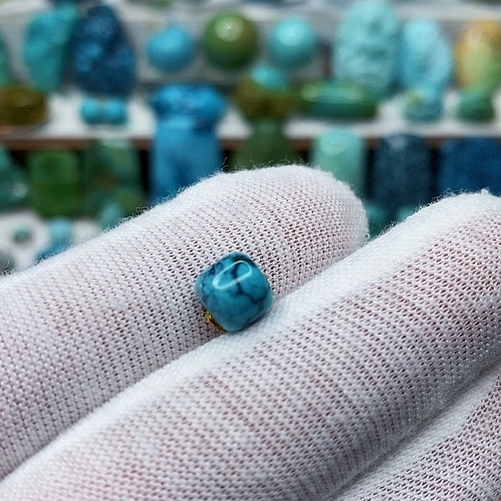 问***师绿松石未镶嵌珠宝奇石