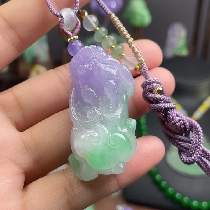 翡翠未镶嵌吊坠(赠链)