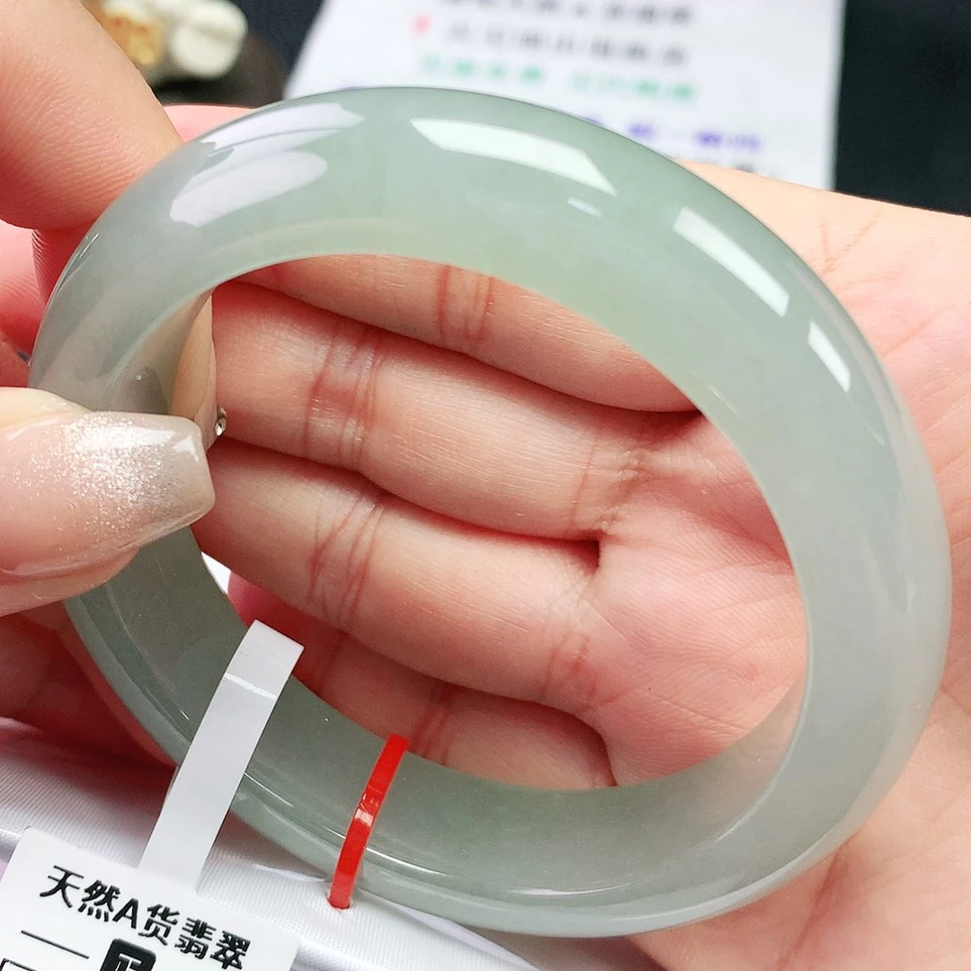 翡翠手镯未镶嵌56圈