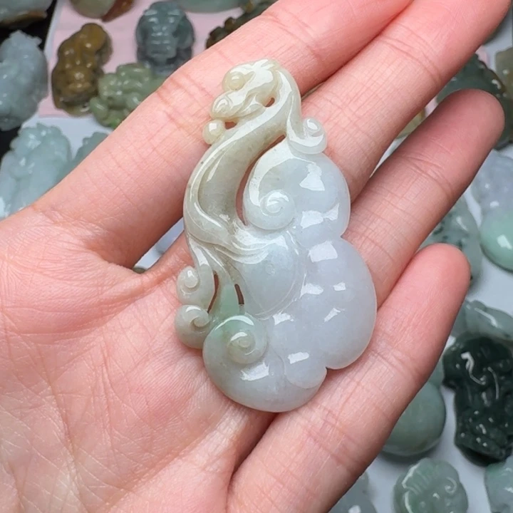 翡翠未镶嵌颈饰如意