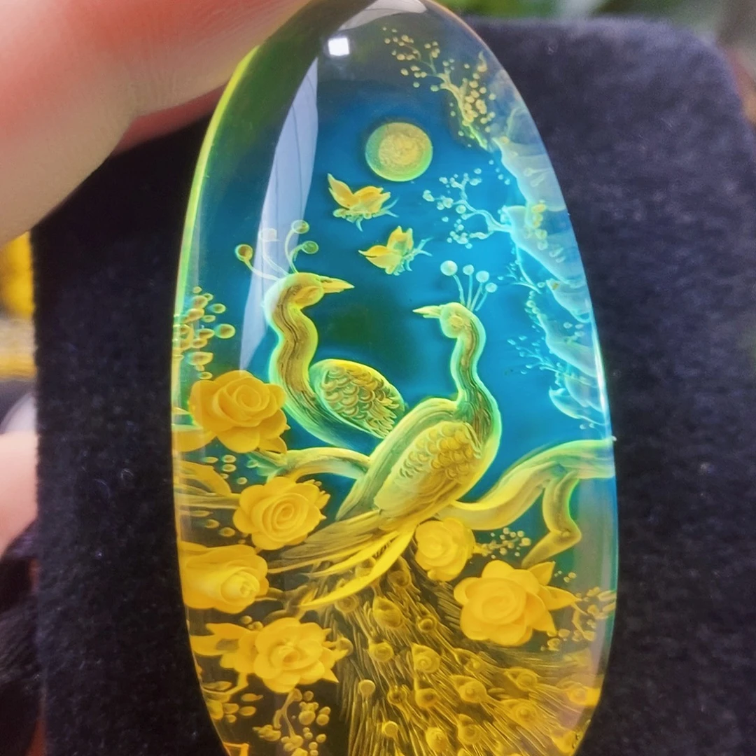 金珀未镶嵌颈饰孔雀开屏