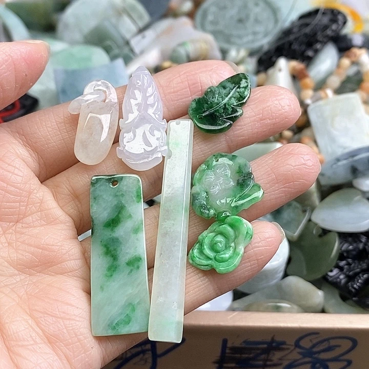 禾***未翡翠未镶嵌颈饰天然翡翠