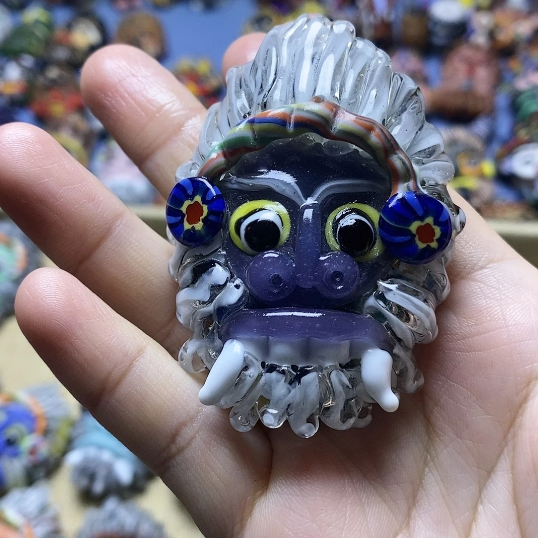 颈饰琉璃透紫色大巴龙