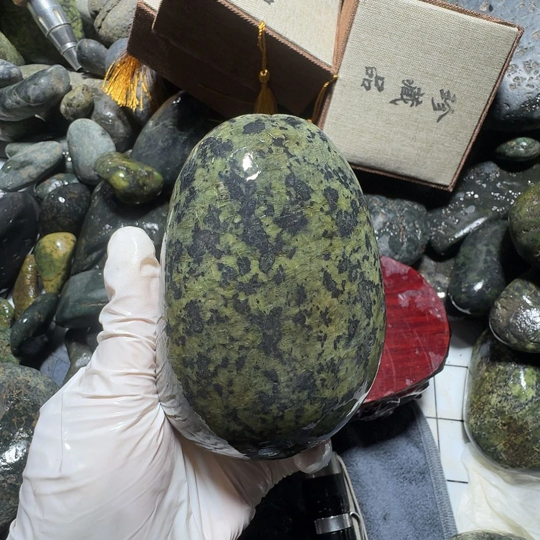 君***辉蛇纹石玉未镶嵌西藏藏玉药王石