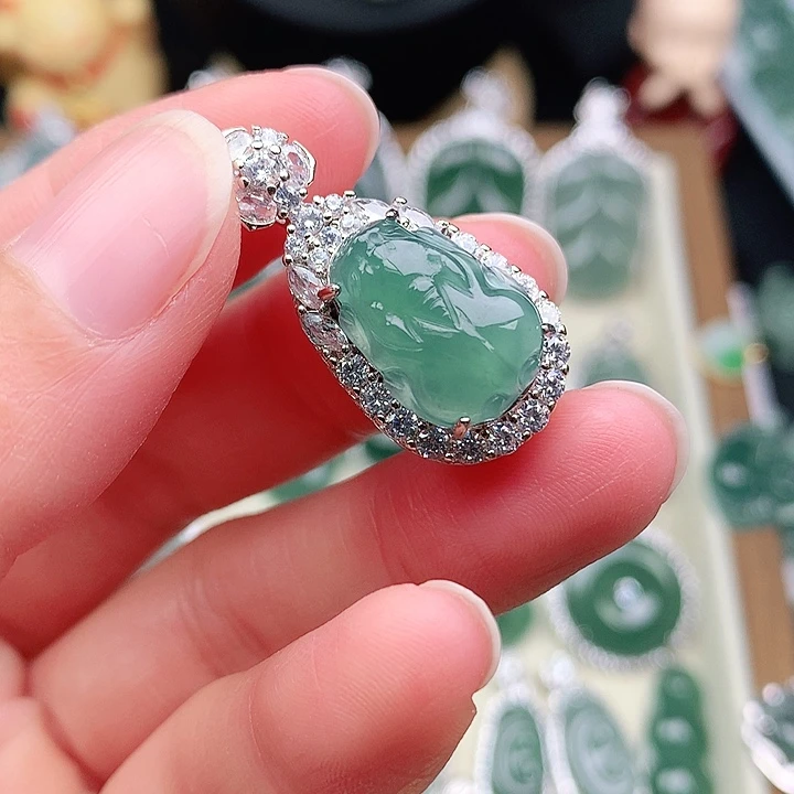 颈饰未镶嵌翡翠吊坠