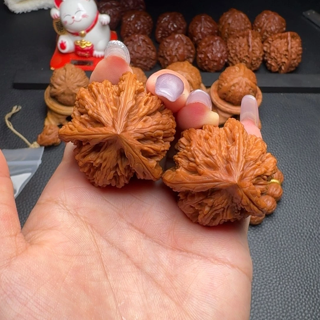 文玩核桃吊坠虎头三棱，精品配对