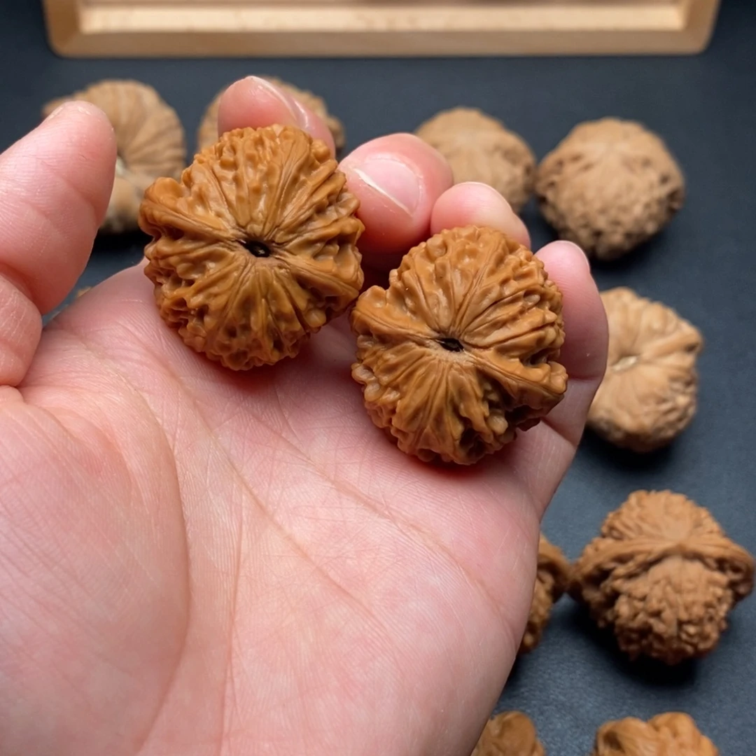 吊坠文玩核桃边34肚36龙眼