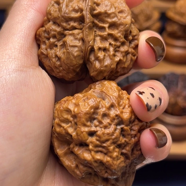 静***玩文玩核桃吊坠毒王。