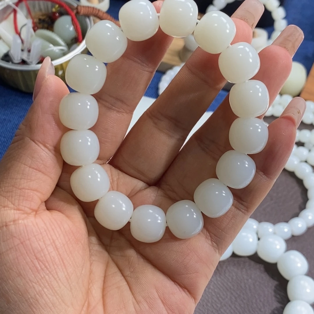 未镶嵌手链和田玉吴**事