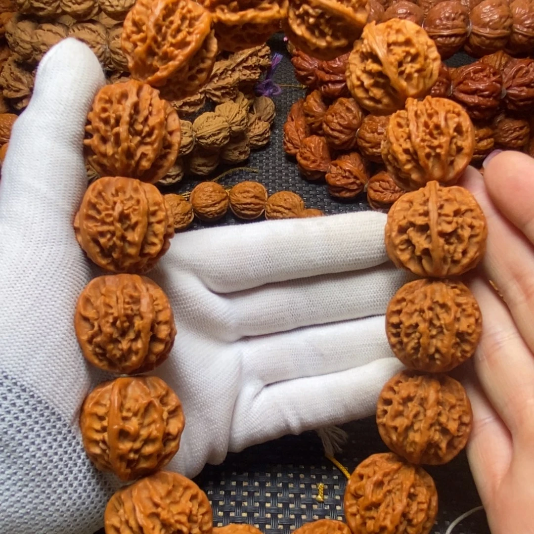 文玩核桃手串大手持