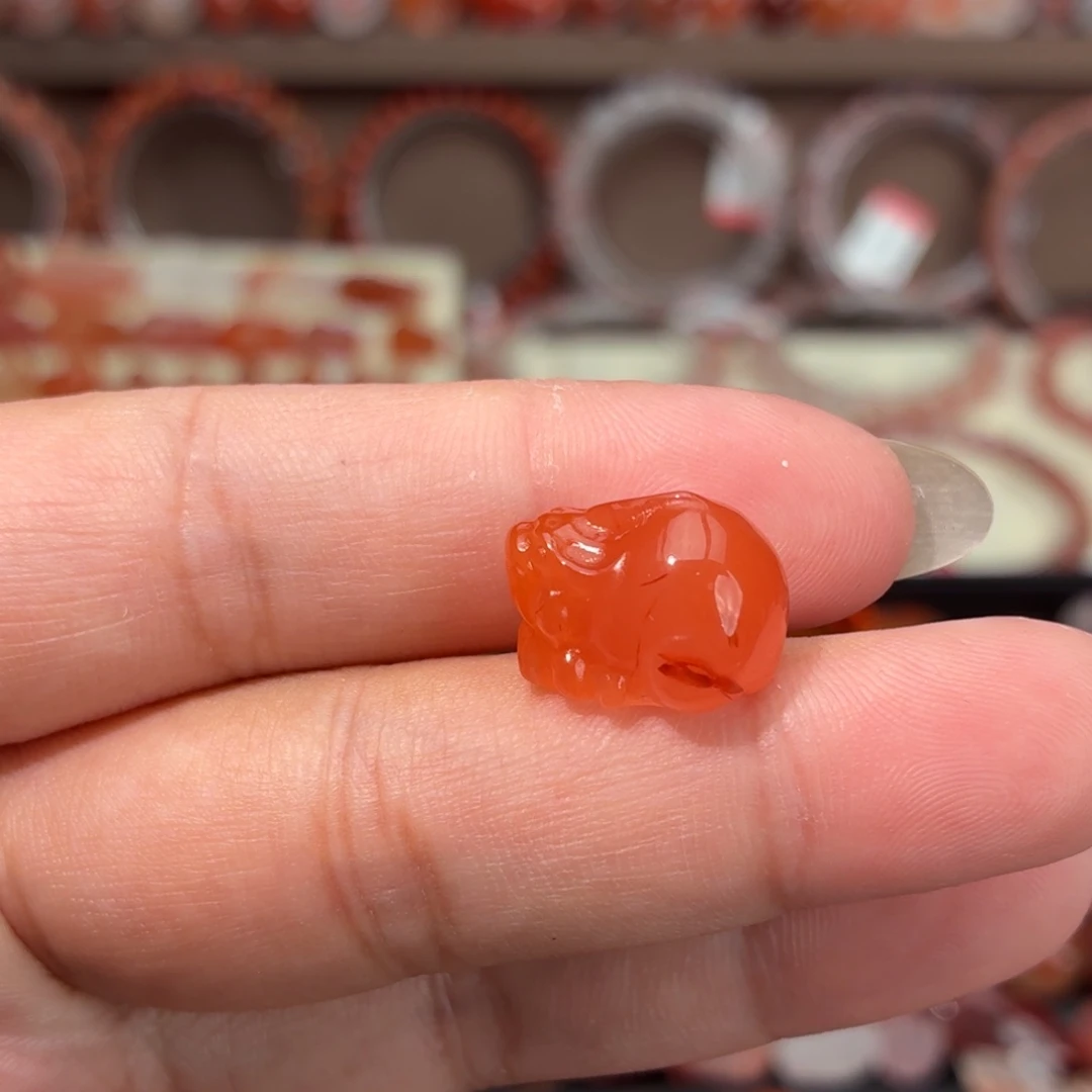 南红玛瑙未镶嵌川料小貔貅