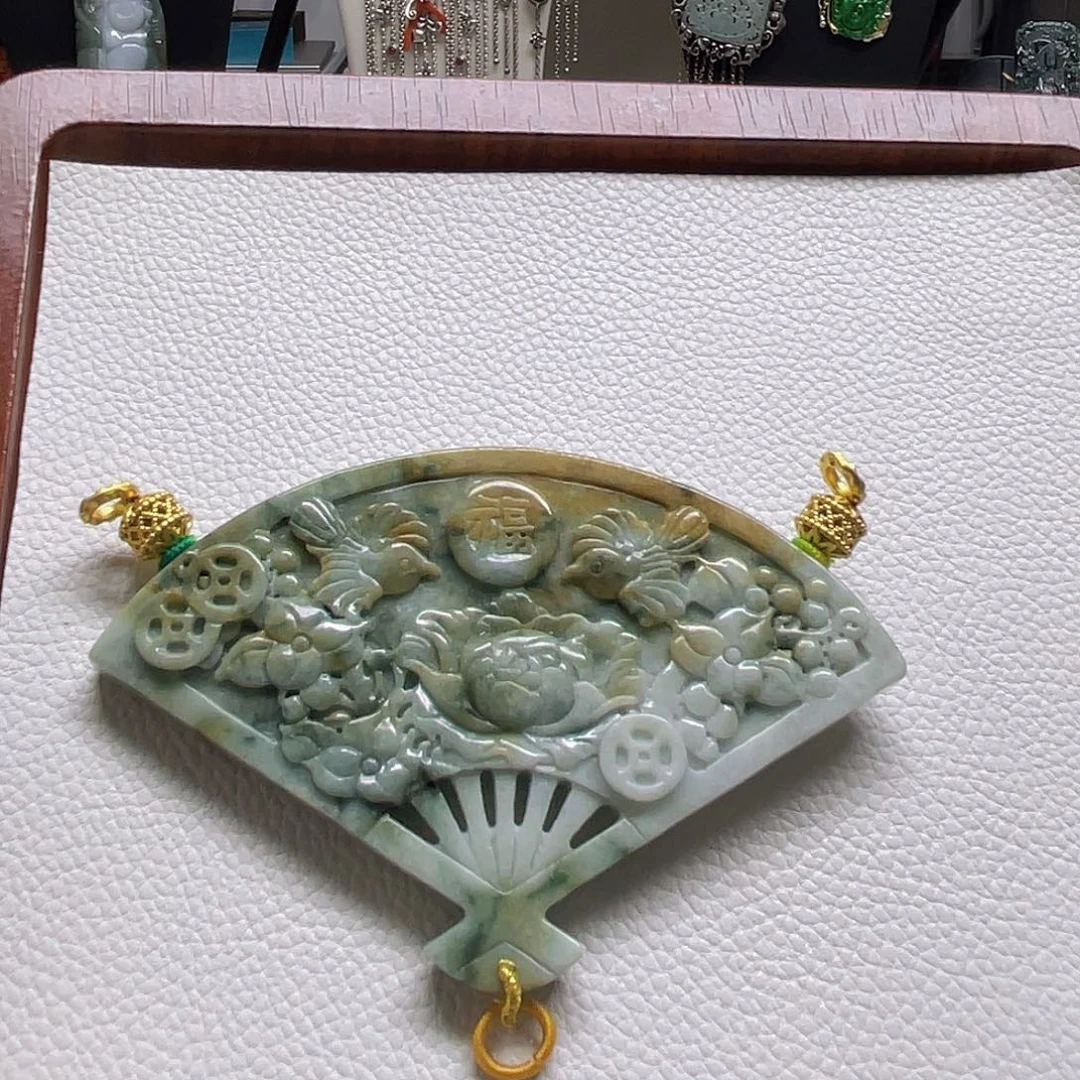 翡翠未镶嵌颈饰黄加绿扇子