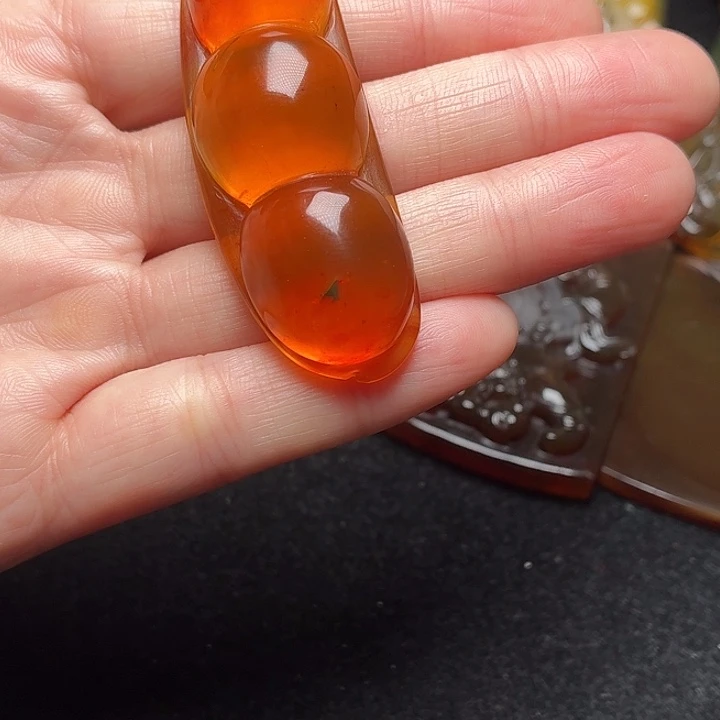 琥珀未镶嵌颈饰07