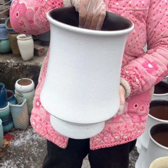 红陶口20高31瑕疵