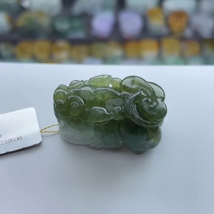 翡翠颈饰未镶嵌貔貅