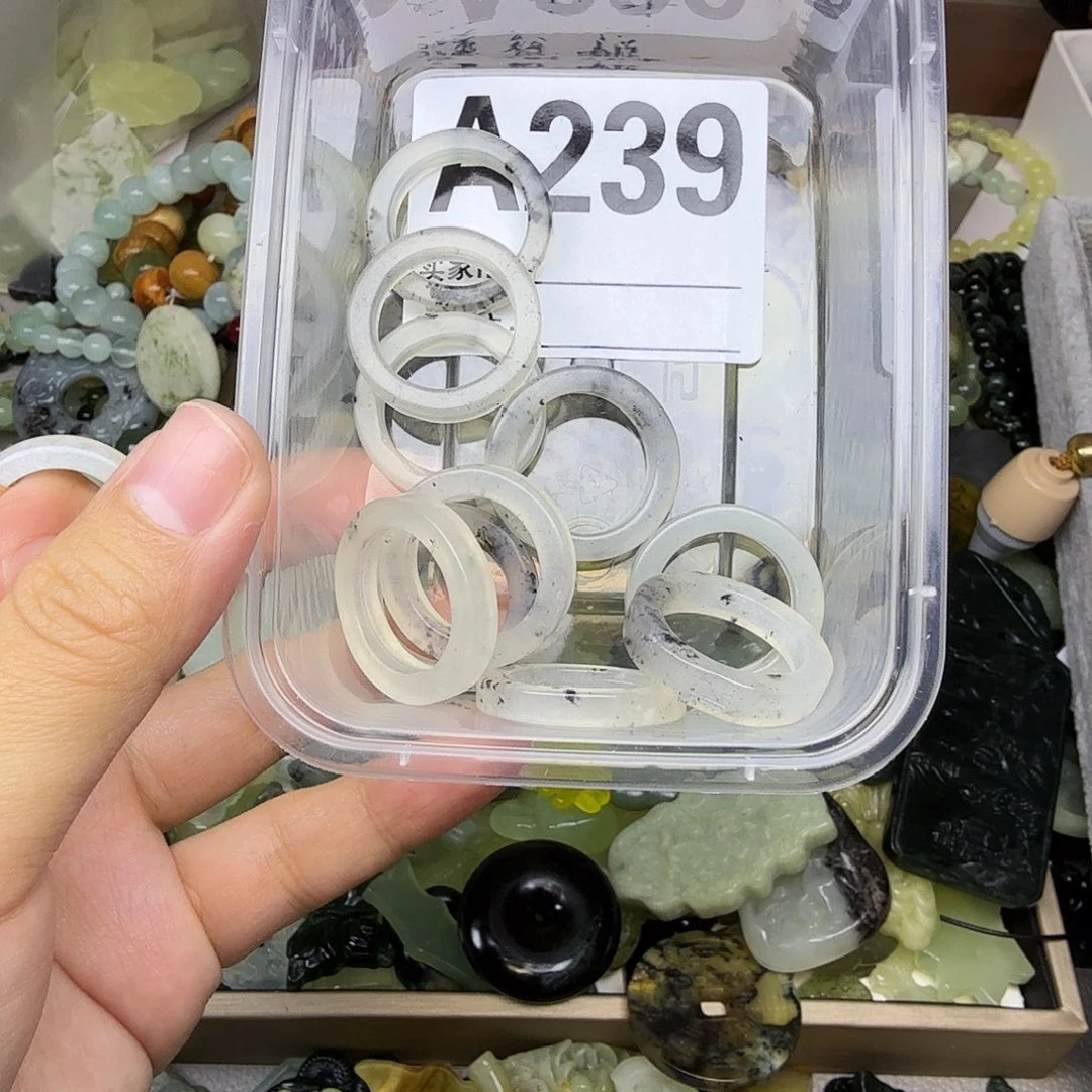 蛇纹石玉未镶嵌颈饰沛****n