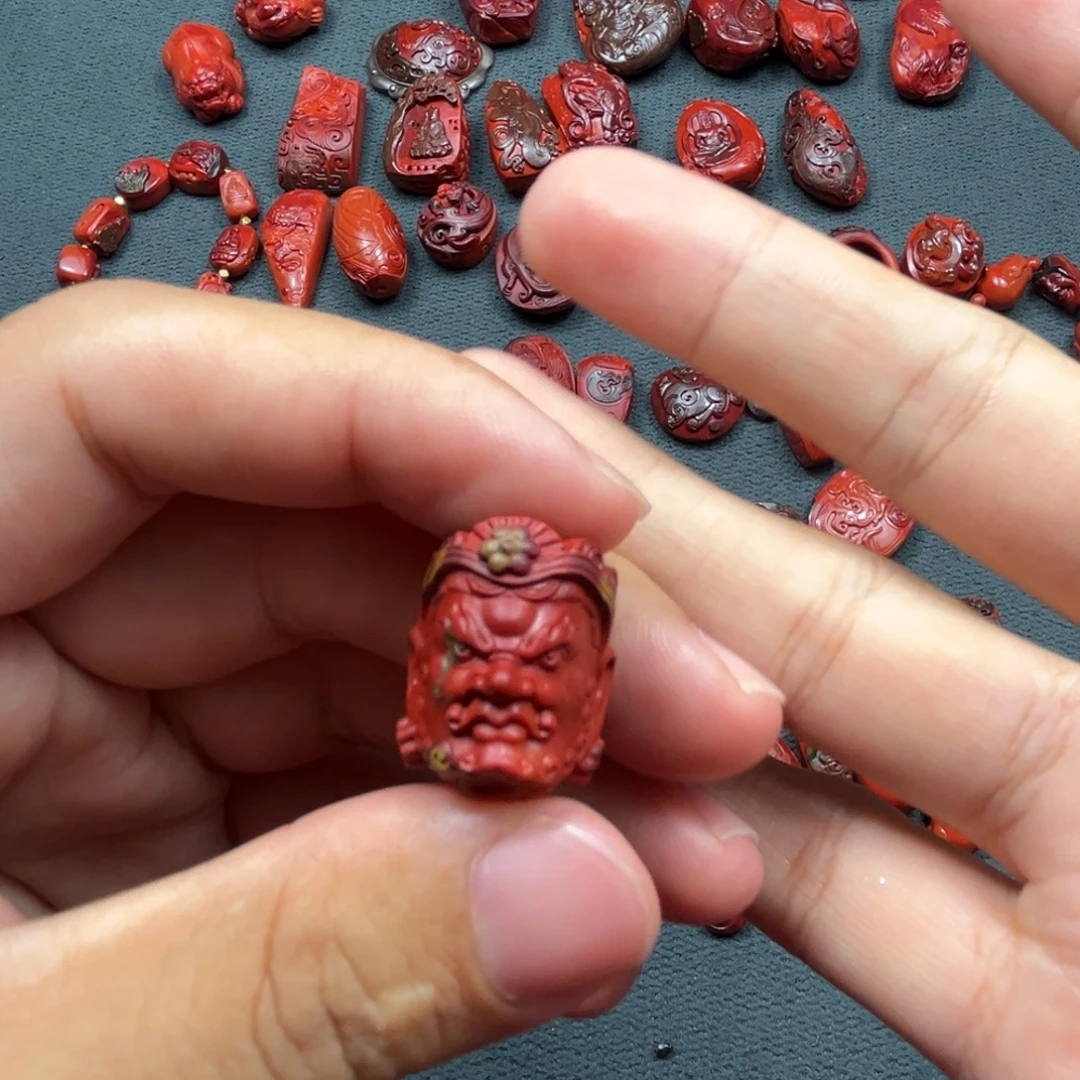 五***蓝未镶嵌雕刻件南红玛瑙
