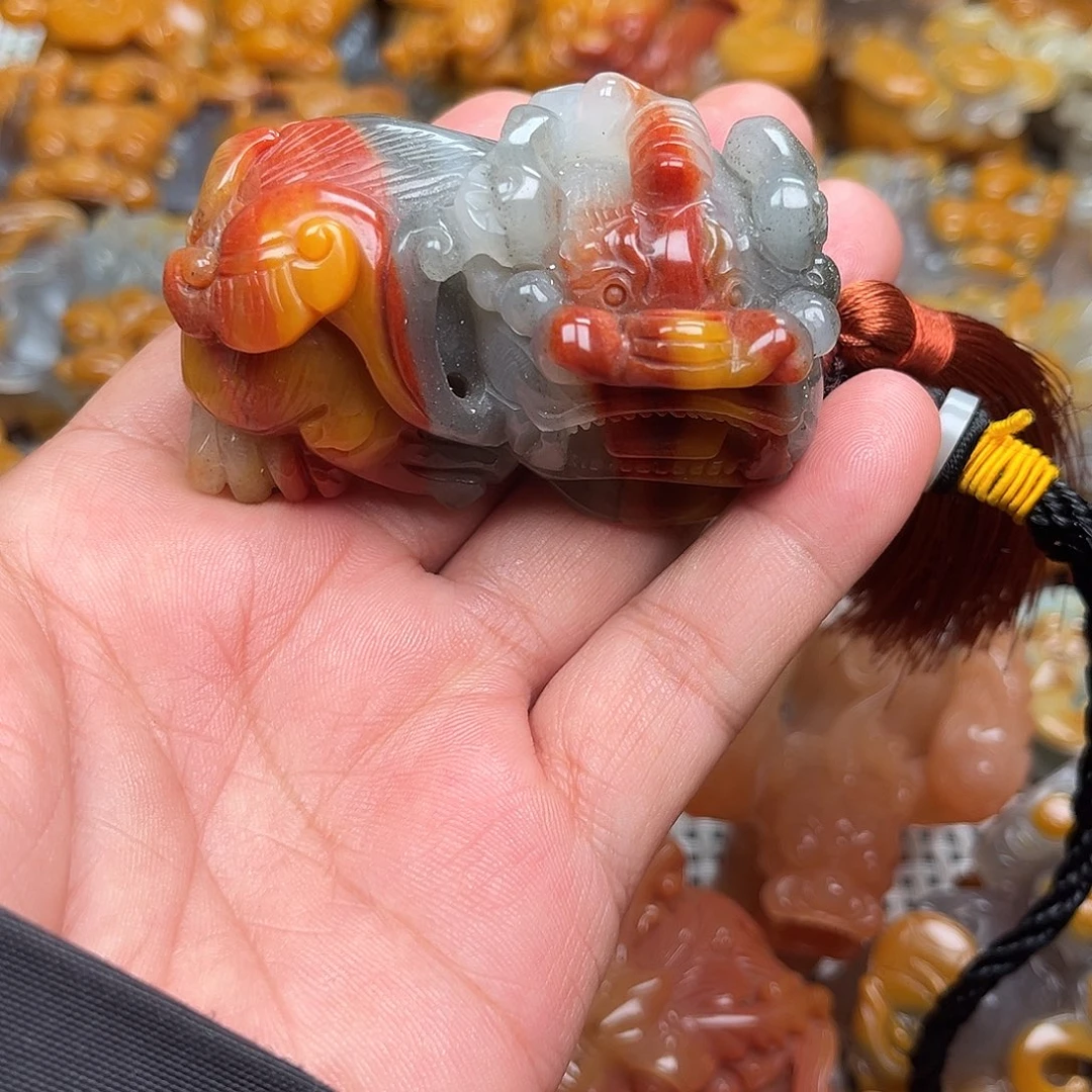 石英质玉（黄龙玉）未镶嵌颈饰