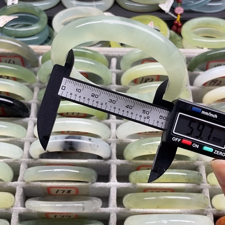 未镶嵌蛇纹石玉手镯180