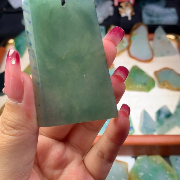 颈饰未镶嵌翡翠好