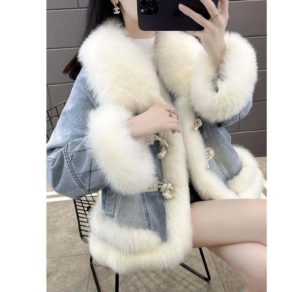 2025冬新款毛领时尚短款牛仔女派克设计感奢华绒服年轻外套女一体