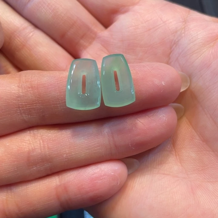 翡翠颈饰未镶嵌耳饰