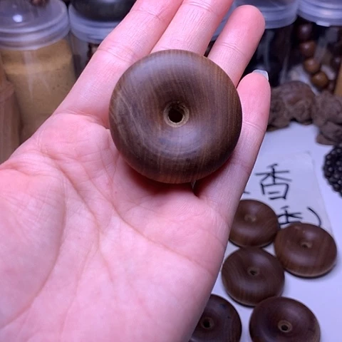 檀香木吊坠老山檀香沉水黑金面包扣微瑕