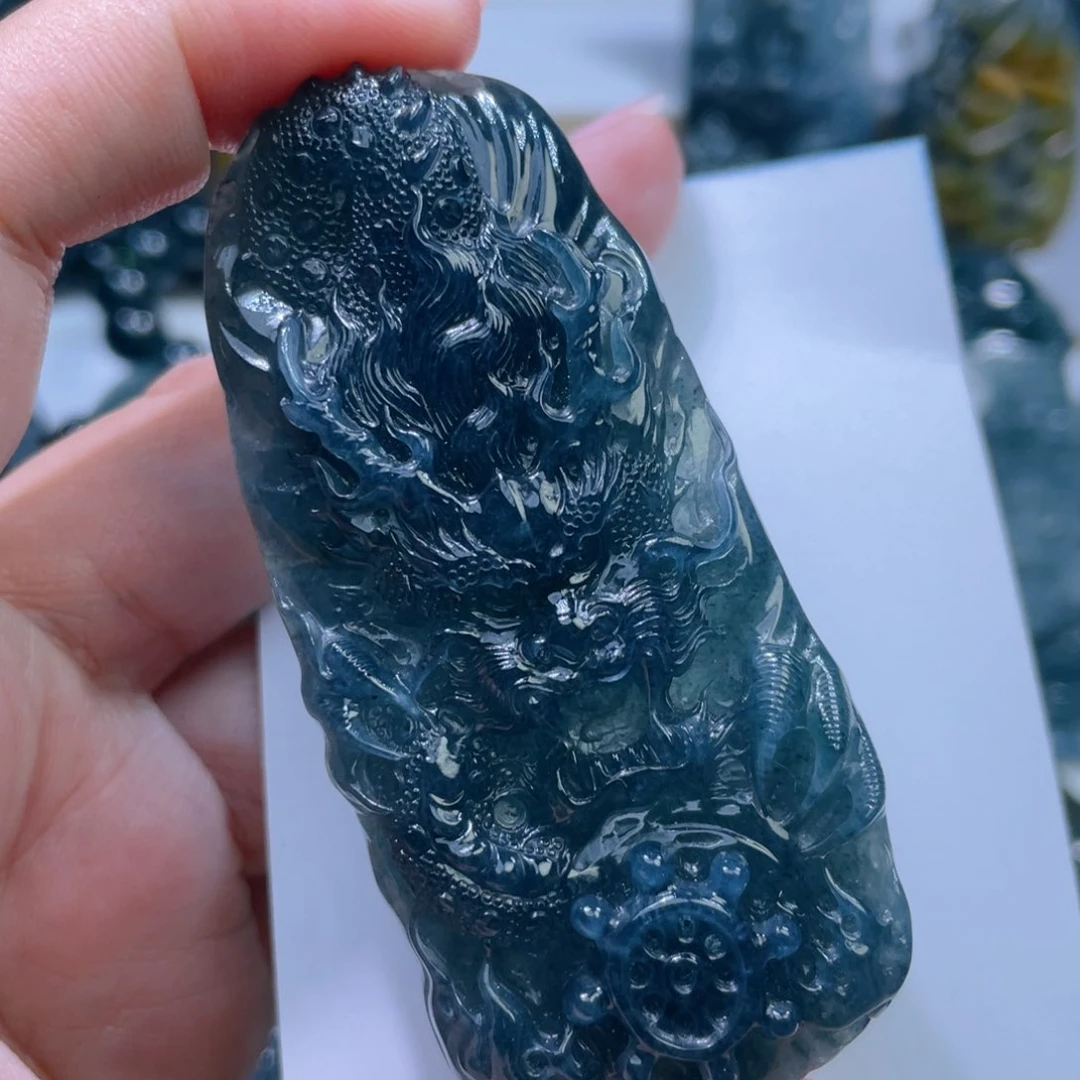 翡翠颈饰未镶嵌麒*