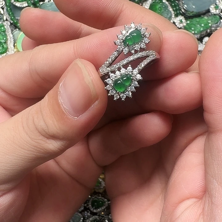 翡翠未镶嵌颈饰天然A货翡翠放漏