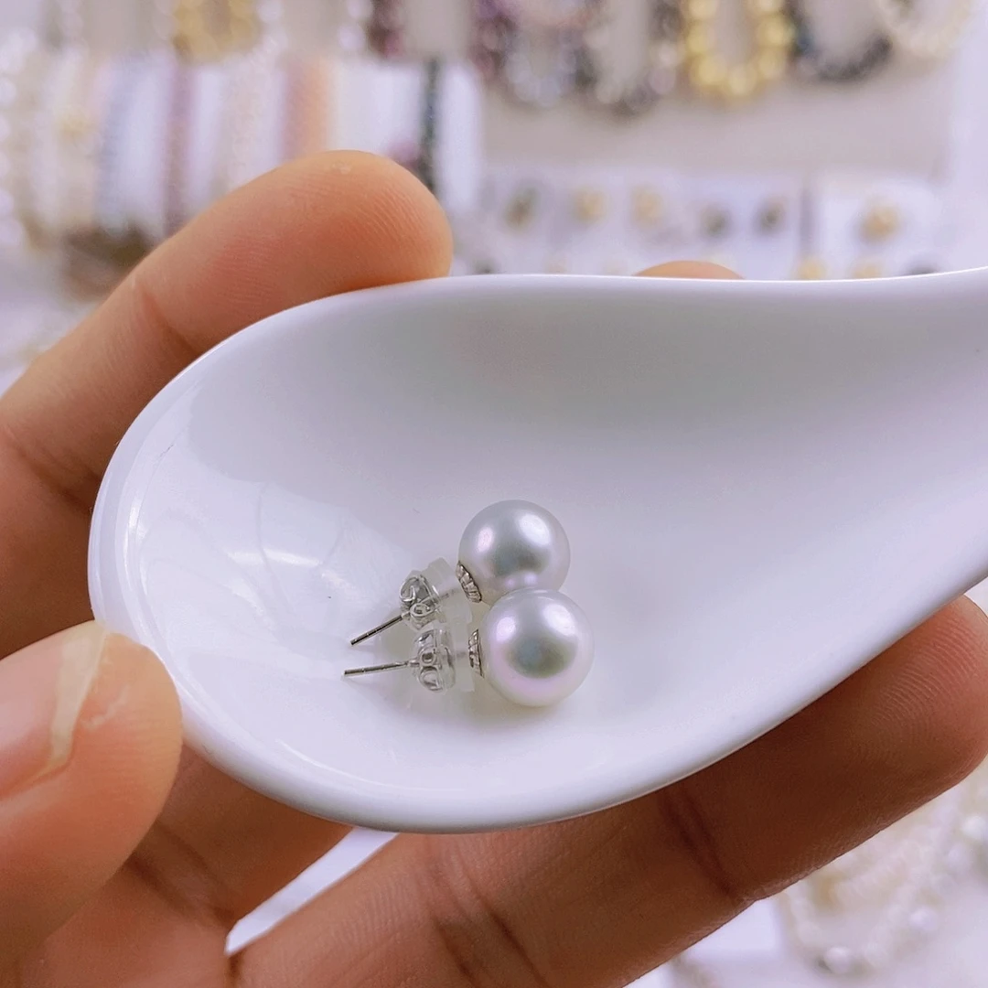 18K金镶嵌海水珍珠耳饰
