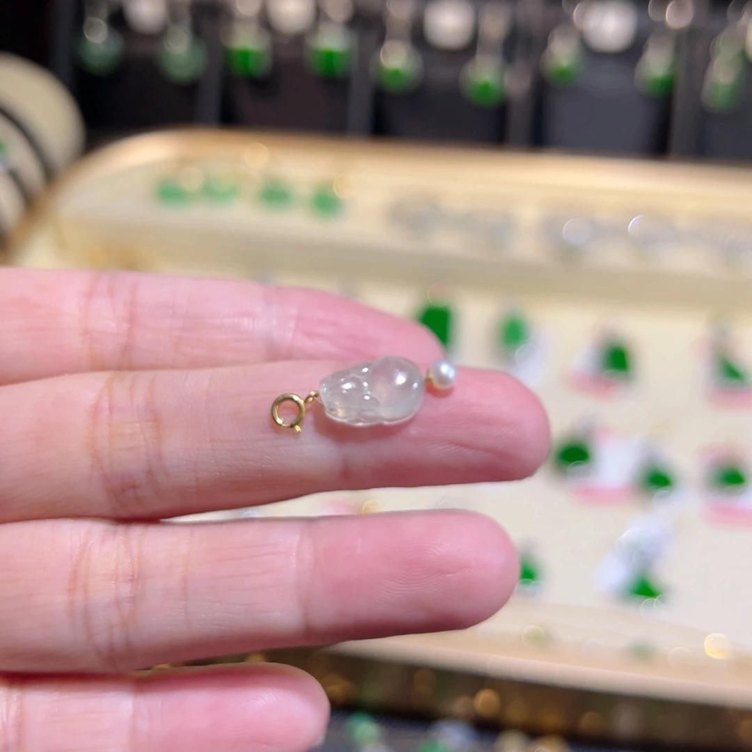 翡翠18K金镶嵌颈饰小滴溜