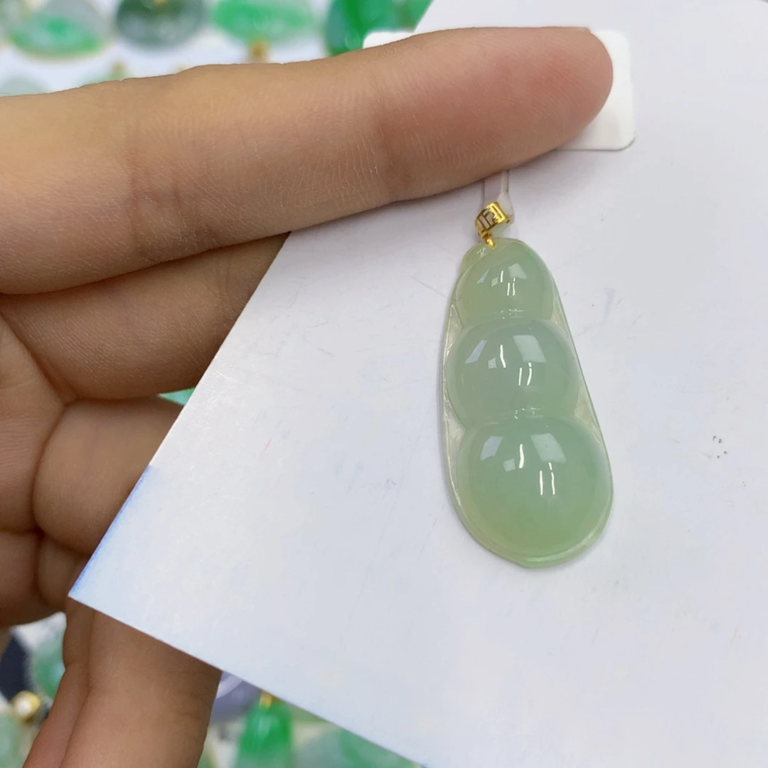 翡翠18K金镶嵌颈饰翡翠