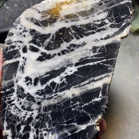 透闪石质玉未镶嵌挂件