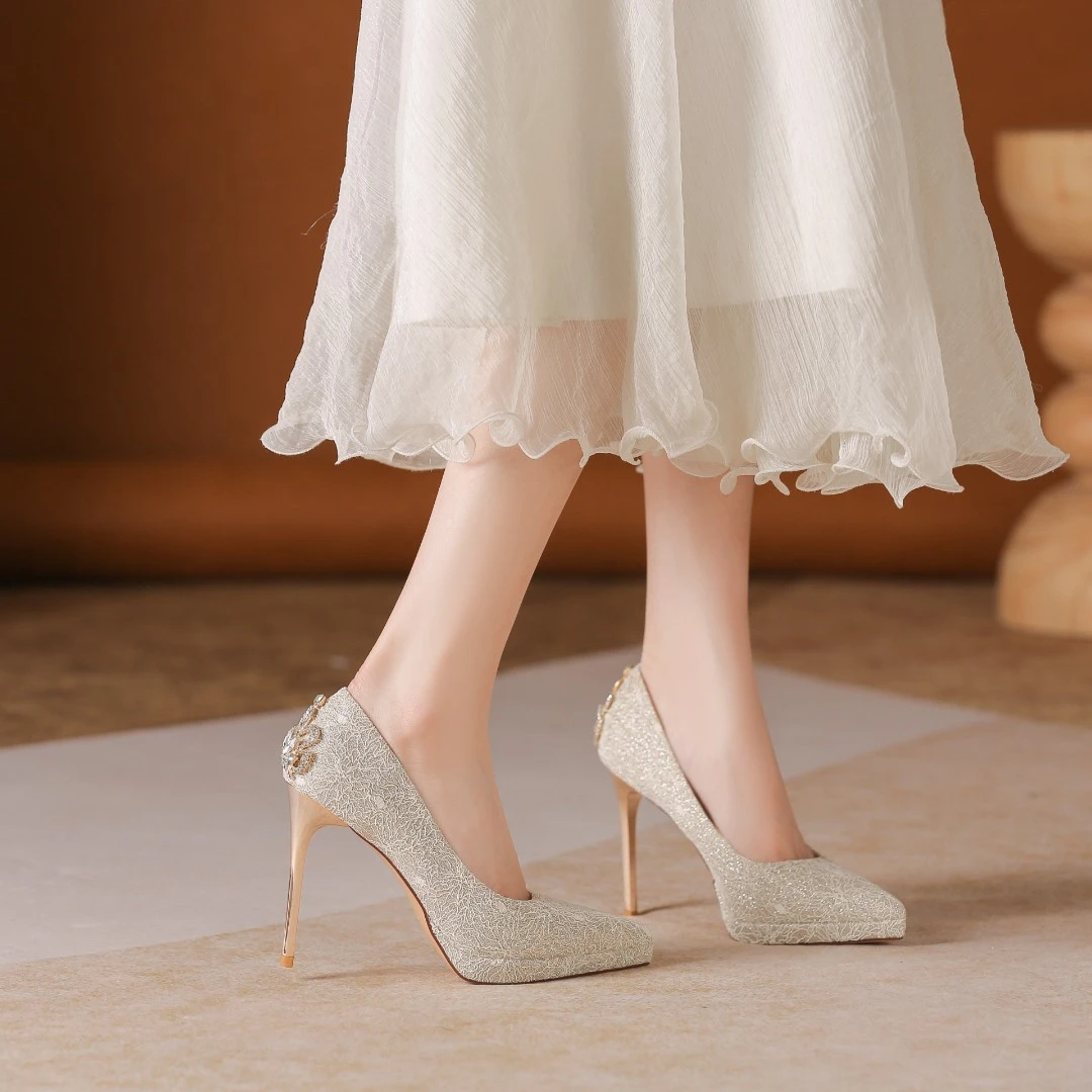 婚鞋女/水钻尖头/超高细跟/防水台宴会/伴娘浅口纯色2025秋冬新款