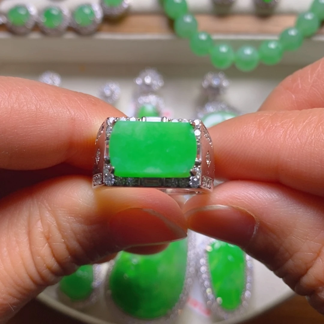 翡翠颈饰银S925镶嵌马鞍男戒