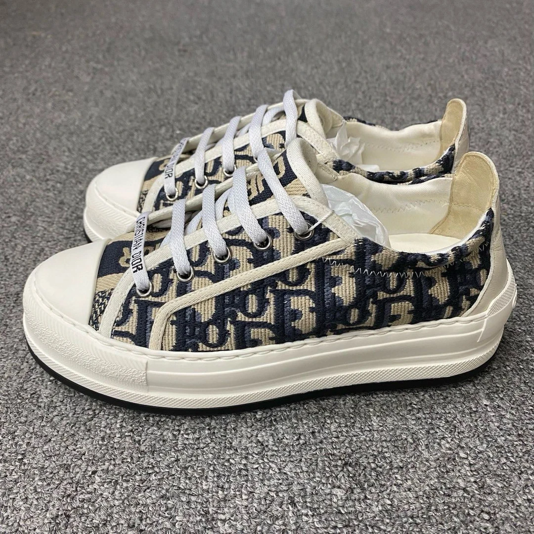 95新 DIOR/迪奥 98新/36码/迪奥/厚底踩跟款藏蓝板鞋/BF01308
