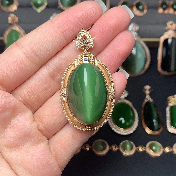 和田玉18K金镶嵌颈饰