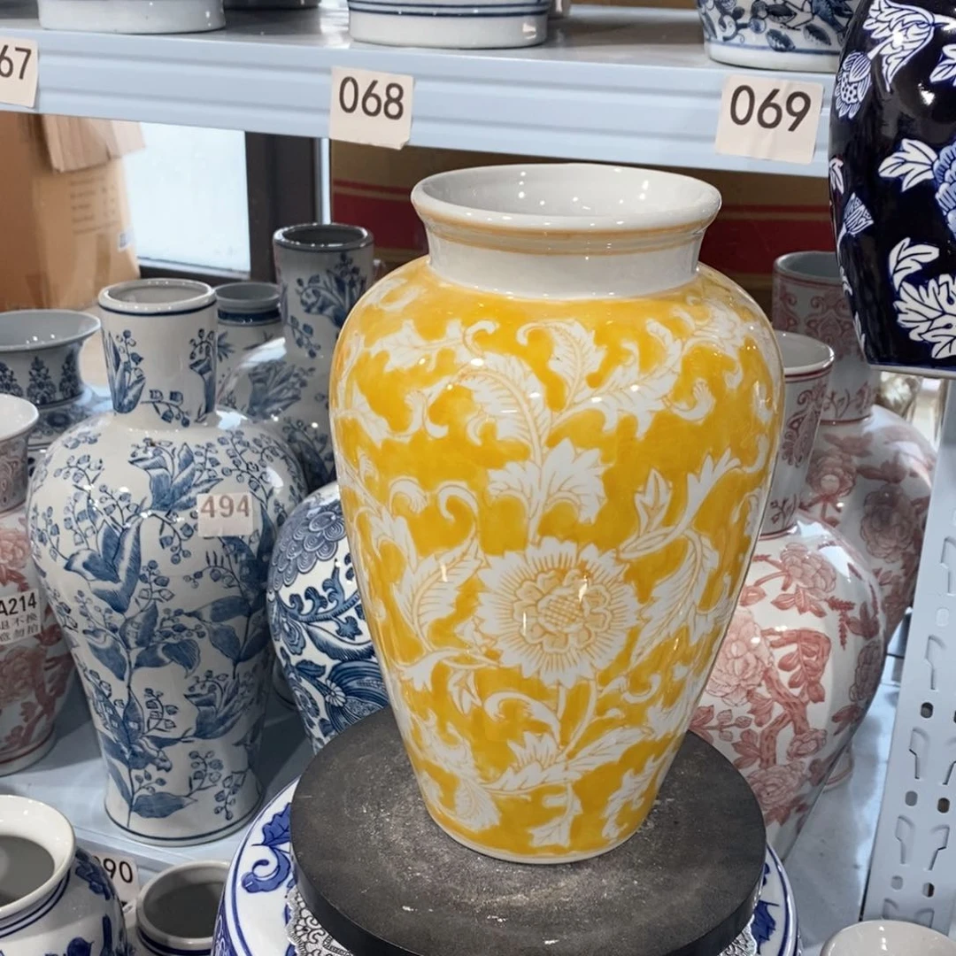 【闪购商品】摆件黄釉色花瓶微瑕……