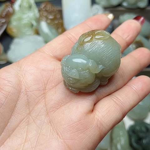 和田玉颈饰未镶嵌龍**人