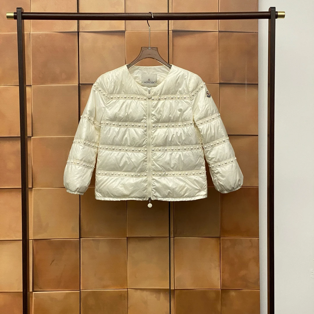 99新 Moncler Hinako白色铆钉饰边小香风羽绒服/0码/99新/29687