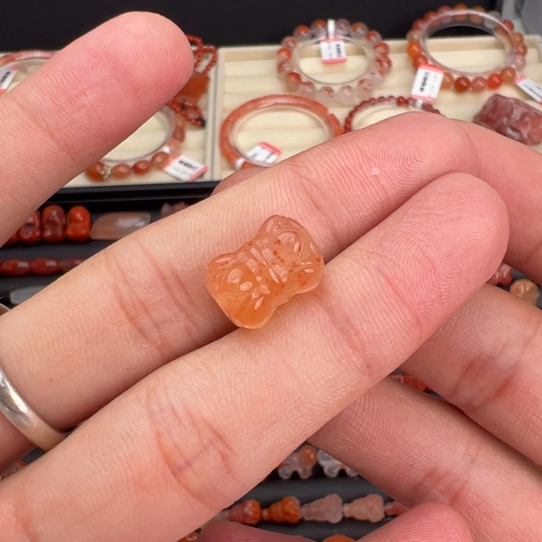 南红玛瑙未镶嵌川料并蒂莲